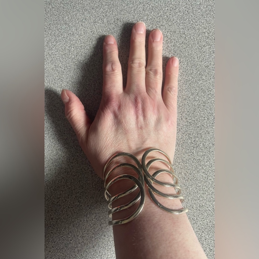 Elegant Silver Toned Hinge Cuff Bracelet